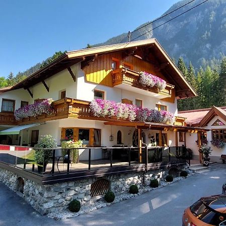 Gaestehaus Almrausch, Ferienanlage Mit Pool Nassereith Eksteriør billede
