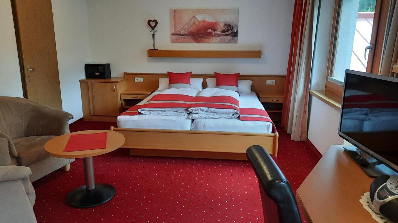 Gaestehaus Almrausch, Ferienanlage Mit Pool Nassereith Eksteriør billede