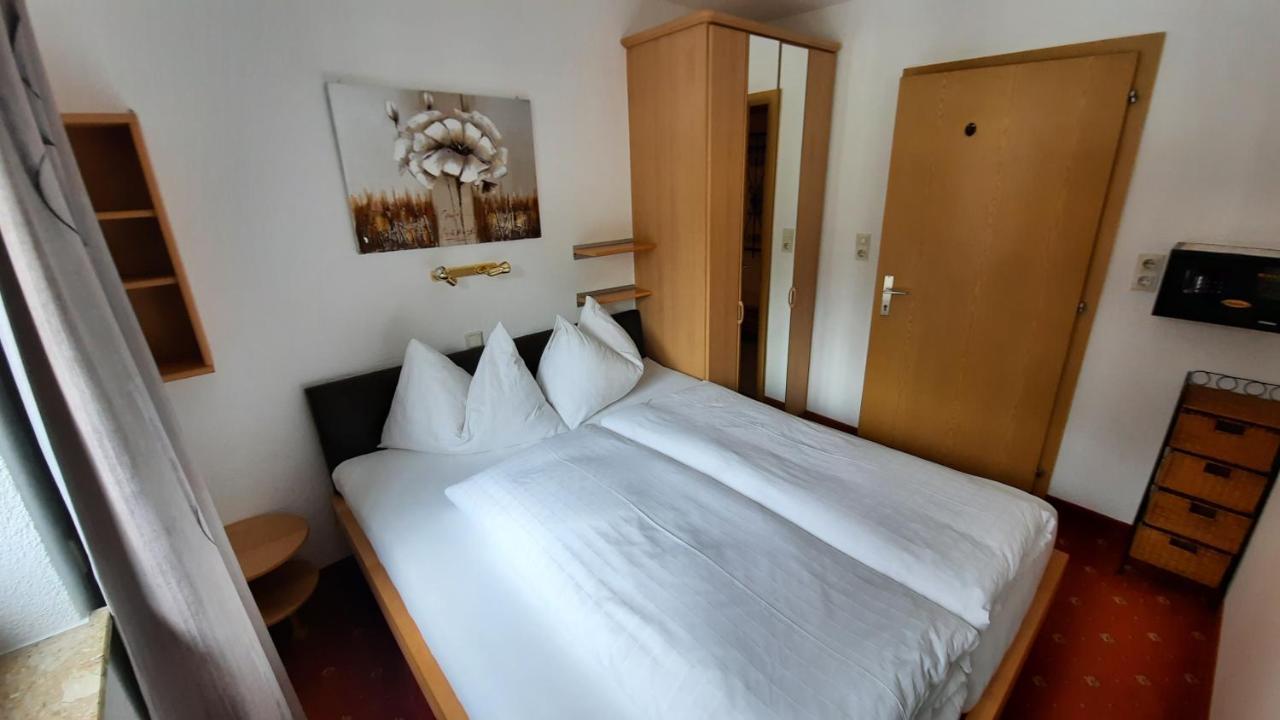 Gaestehaus Almrausch, Ferienanlage Mit Pool Nassereith Eksteriør billede