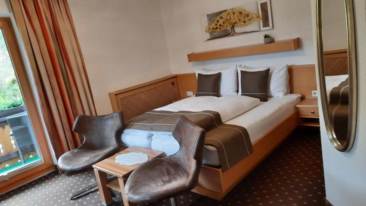 Gaestehaus Almrausch, Ferienanlage Mit Pool Nassereith Eksteriør billede