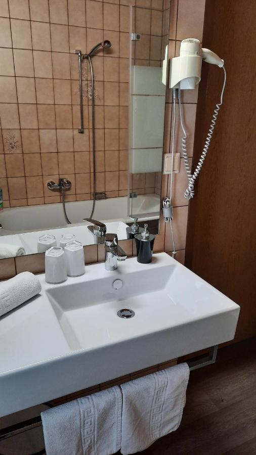 Gaestehaus Almrausch, Ferienanlage Mit Pool Nassereith Eksteriør billede