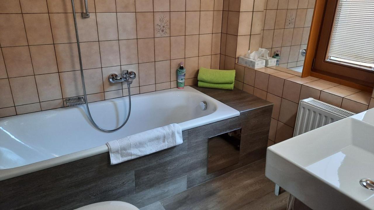 Gaestehaus Almrausch, Ferienanlage Mit Pool Nassereith Eksteriør billede