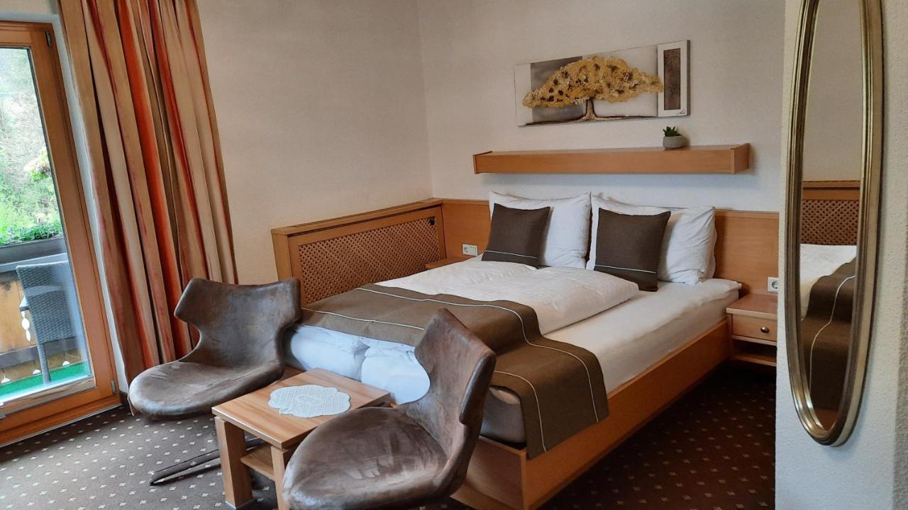 Gaestehaus Almrausch, Ferienanlage Mit Pool Nassereith Eksteriør billede