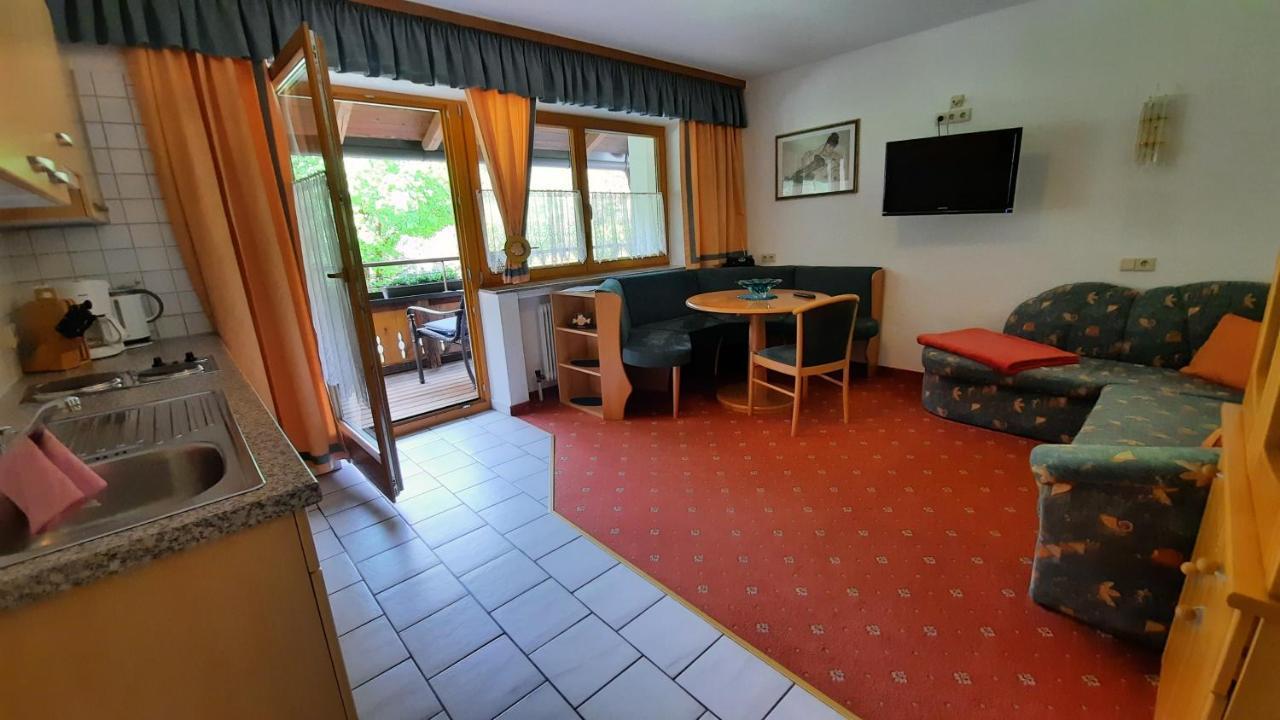 Gaestehaus Almrausch, Ferienanlage Mit Pool Nassereith Eksteriør billede