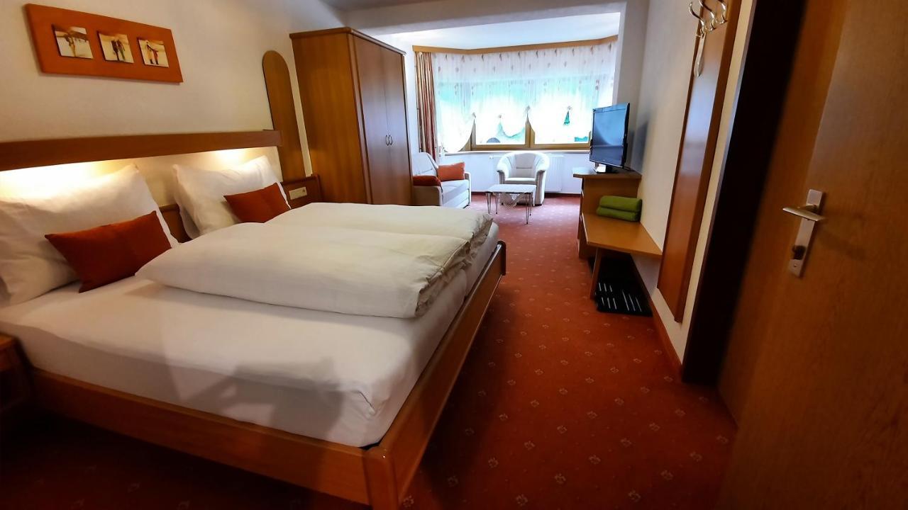 Gaestehaus Almrausch, Ferienanlage Mit Pool Nassereith Eksteriør billede