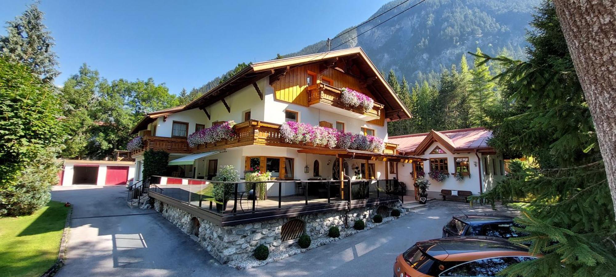 Gaestehaus Almrausch, Ferienanlage Mit Pool Nassereith Eksteriør billede