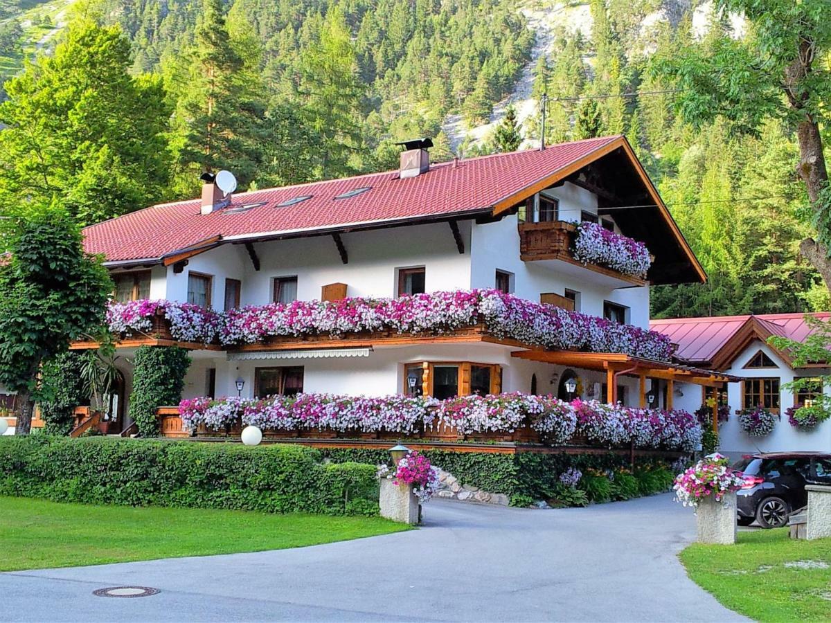 Gaestehaus Almrausch, Ferienanlage Mit Pool Nassereith Eksteriør billede