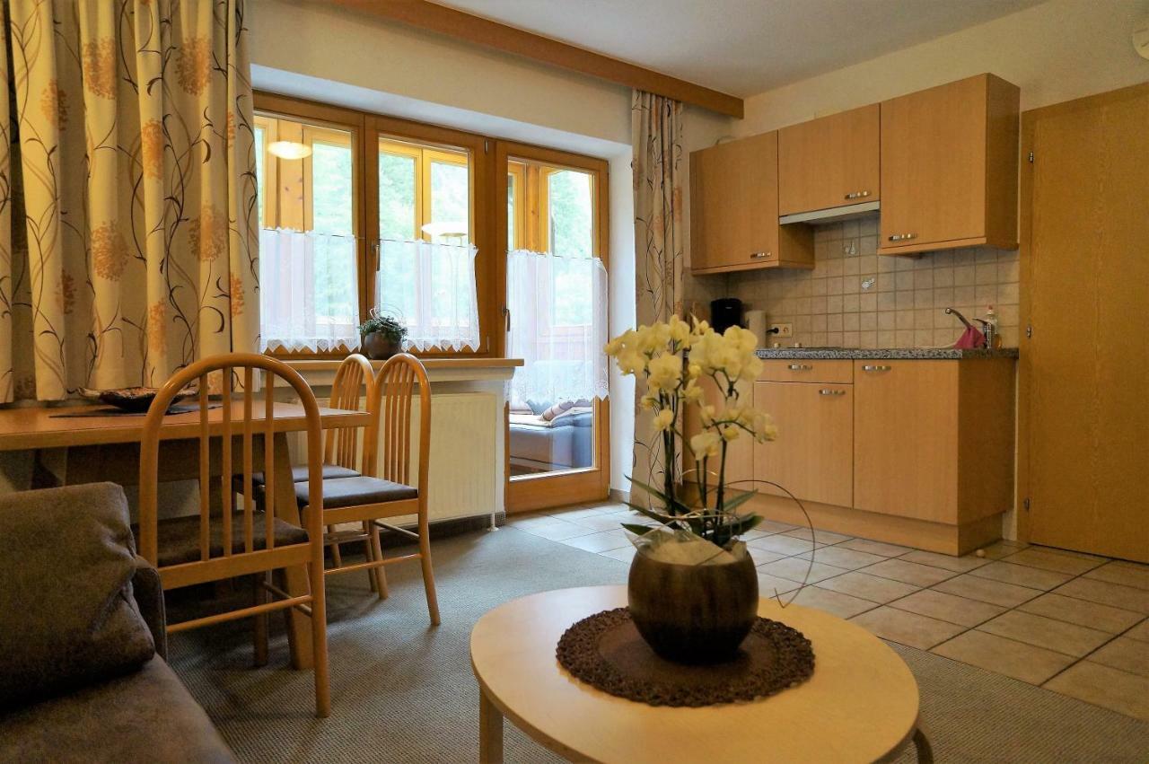 Gaestehaus Almrausch, Ferienanlage Mit Pool Nassereith Eksteriør billede