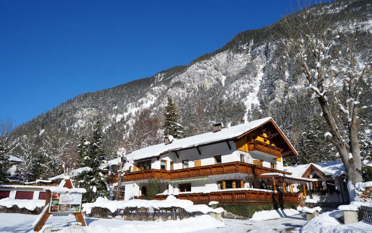 Gaestehaus Almrausch, Ferienanlage Mit Pool Nassereith Eksteriør billede
