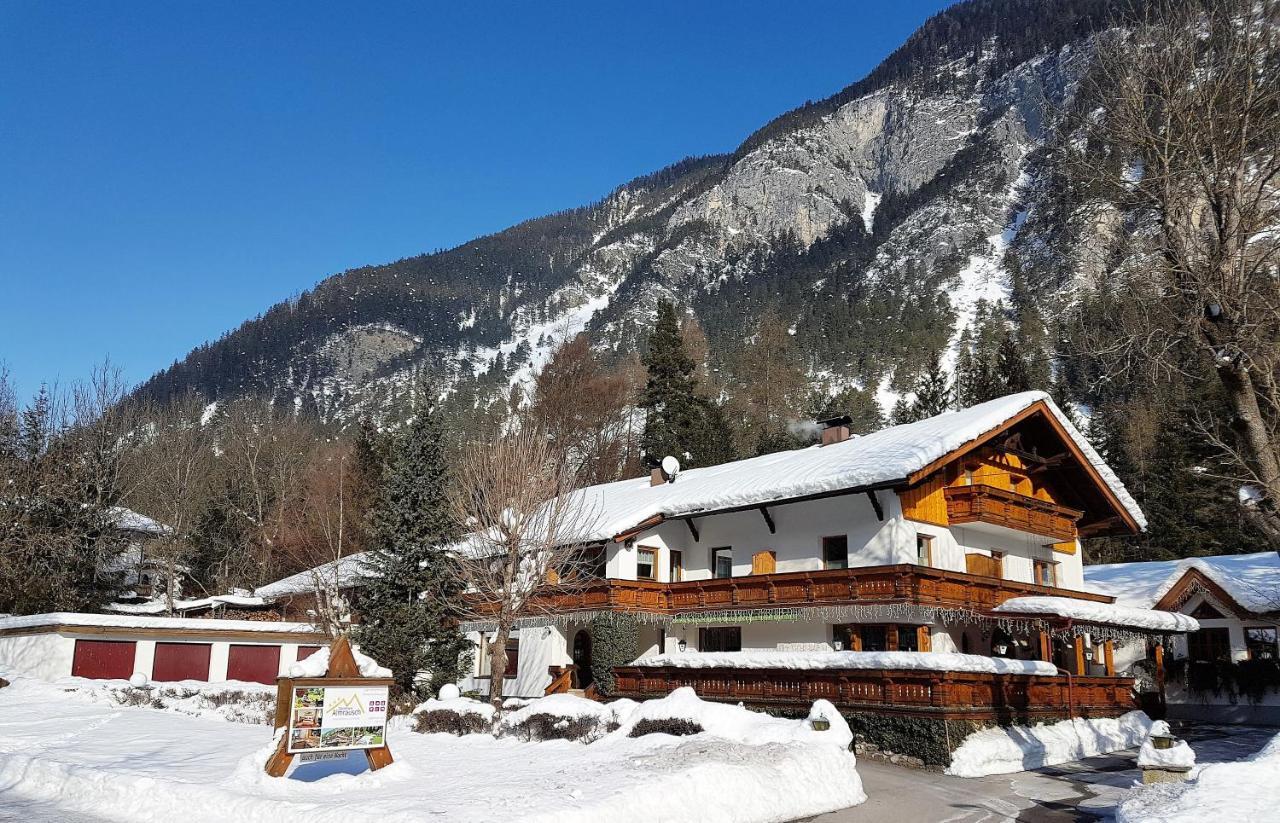 Gaestehaus Almrausch, Ferienanlage Mit Pool Nassereith Eksteriør billede