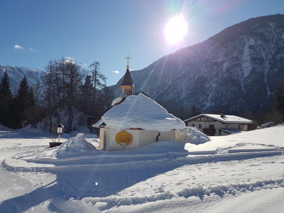 Gaestehaus Almrausch, Ferienanlage Mit Pool Nassereith Eksteriør billede