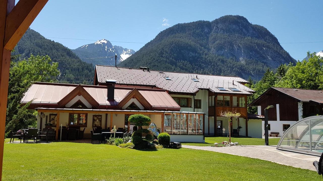 Gaestehaus Almrausch, Ferienanlage Mit Pool Nassereith Eksteriør billede